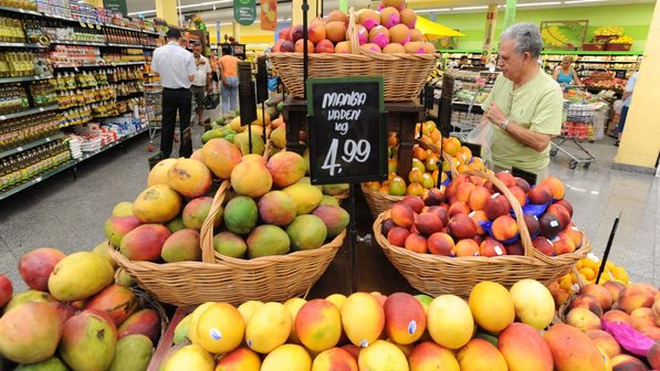 imagem de frutas no mercado