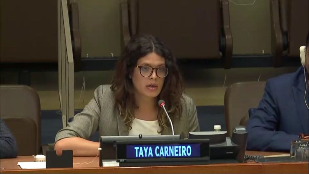Tayna Carneiro, travesti brasileira que participou de conferência na ONU.